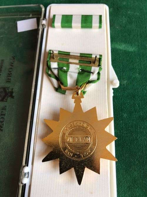 SOUTH VIETNAM CAMPAIGN MEDAL INSTITUTE 12 MAY 1964-AWARDED BY THE GOVERNMENT OF SOUTH VIETNAM TO AUS