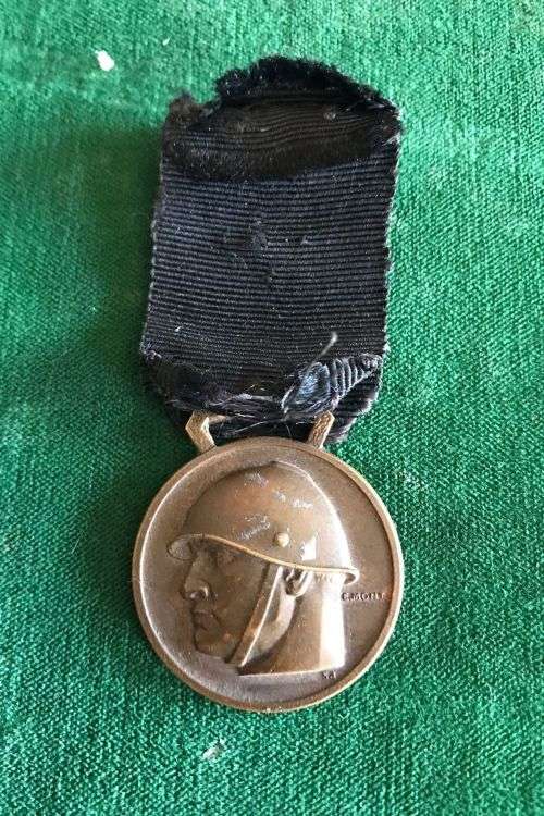 ITALIAN FASCIST WW2 MEDAL