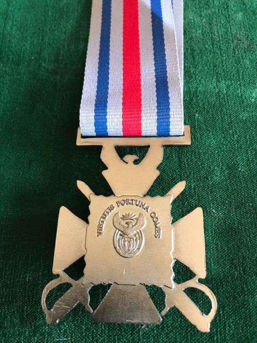 SA POLICE STAR FOR BRAVERY IN SILVER - MEASURES 57 X 45 MM