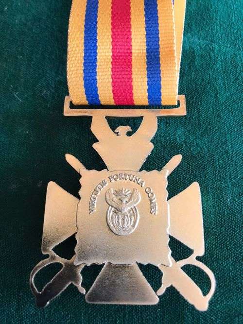 SA POLICE, FULL SIZE STAR FOR BRAVERY IN GOLD-MEASURES 58 X 45 MM