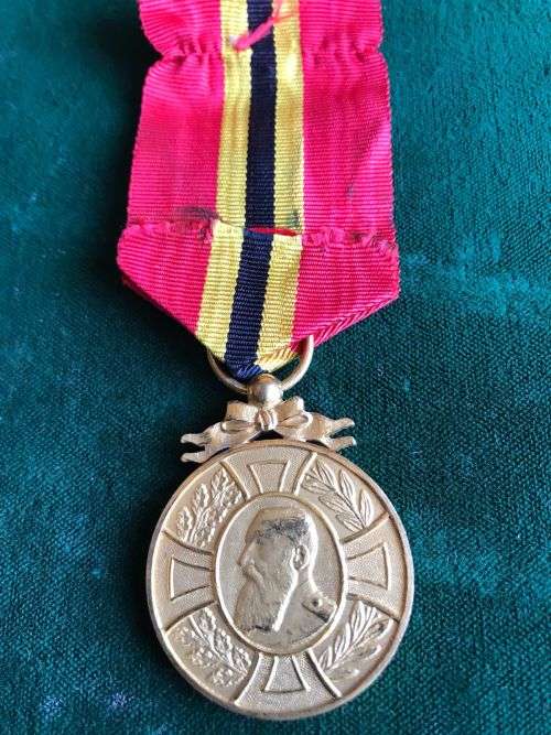 FULL SIZE BELGIAN KING LEOPOLD 2 COMMEMORATIVE MEDAL - 1865-1905
