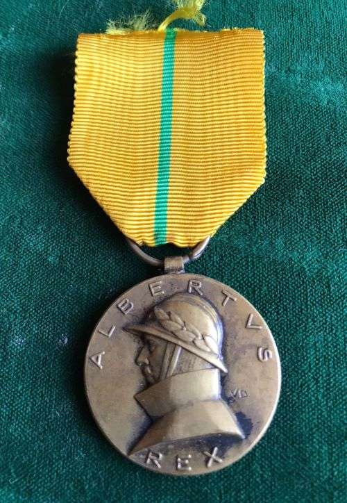 FULL SIZE BELGIUM WAR MEDAL