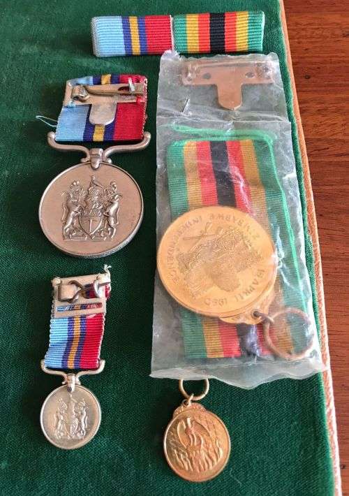 RHODESIA SAS GSM TO 2975 D.H. COCKROFT WITH ZIM INDEPENDENCE MEDAL (NUMBERED) WITH MINIATURES AND H