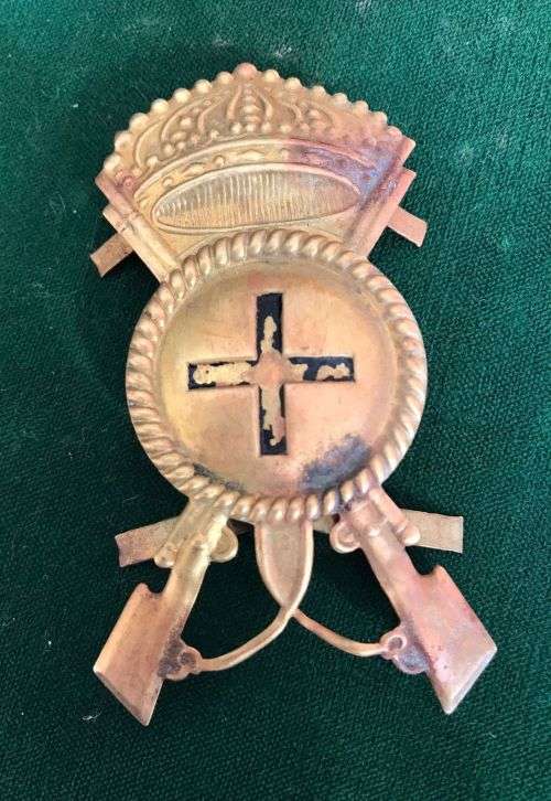 ITALIAN WW2 INFANTRY CAP BADGE- LUGS INTACT