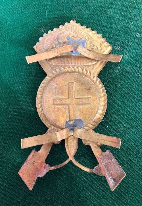 ITALIAN WW2 INFANTRY CAP BADGE- LUGS INTACT