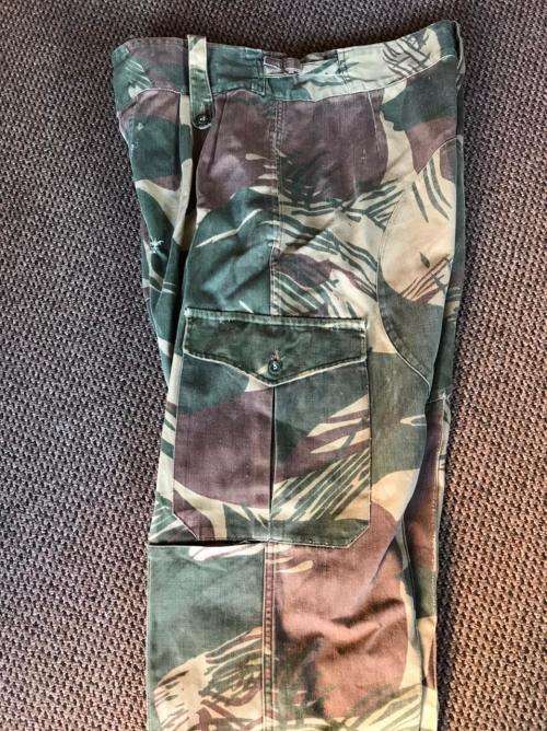 RHODESIAN CAMO TROUSERS -SIZE 33-34 PIPE LENGTH OF 72 CM-USED BUT GOOD CONDITION WITHOUT DAMAGE