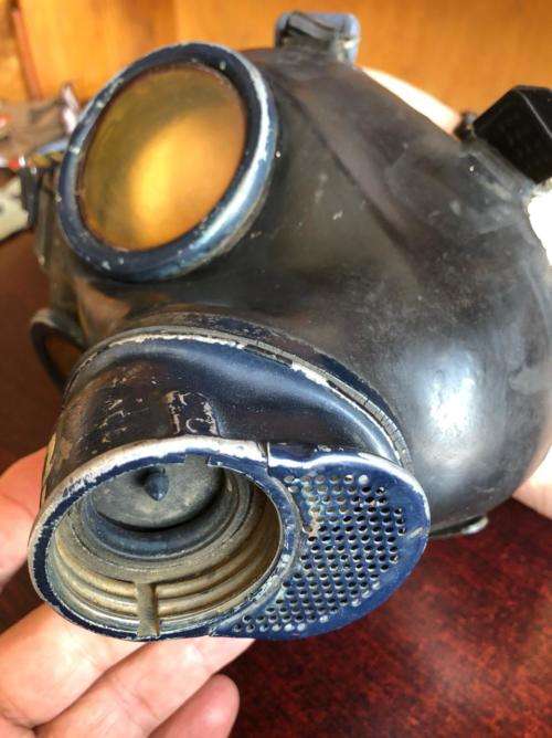 GERMAN WW2 LUFTWAFFE OR LUFTSCHUTZ GASMASK-USED BY COMBAT TROOPS AND LUFTWAFFE SOLDIERS IN FIELD DIV