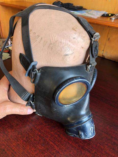 GERMAN WW2 LUFTWAFFE OR LUFTSCHUTZ GASMASK-USED BY COMBAT TROOPS AND LUFTWAFFE SOLDIERS IN FIELD DIV