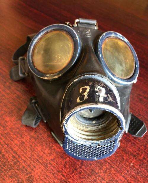 GERMAN WW2 LUFTWAFFE OR LUFTSCHUTZ GASMASK-USED BY COMBAT TROOPS AND LUFTWAFFE SOLDIERS IN FIELD DIV