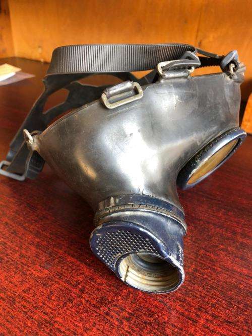 GERMAN WW2 LUFTWAFFE OR LUFTSCHUTZ GASMASK-USED BY COMBAT TROOPS AND LUFTWAFFE SOLDIERS IN FIELD DIV