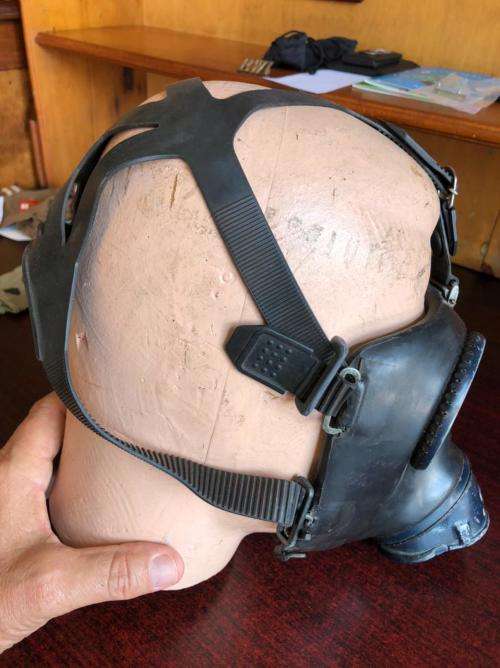 GERMAN WW2 LUFTWAFFE OR LUFTSCHUTZ GASMASK-USED BY COMBAT TROOPS AND LUFTWAFFE SOLDIERS IN FIELD DIV