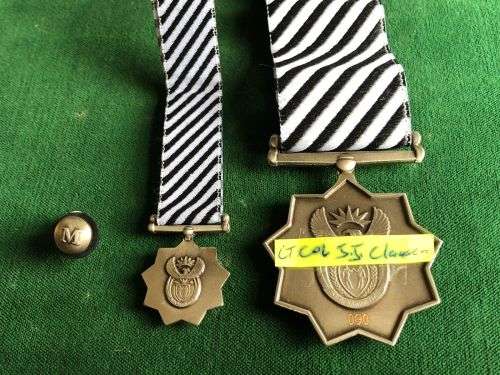 FULL SIZE AND MINIATURE MANDELA SILVER MEDAL WITH PIN- FULL SIZE NUMBERED