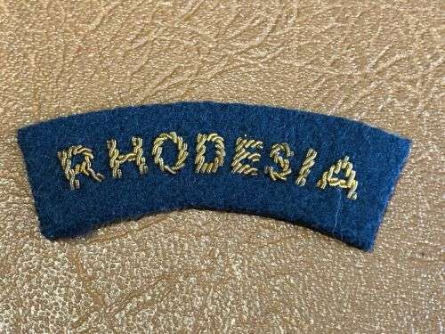RHODESIA AIR FORCE OFFICERS BULLION WIRE MESS DRESS SHOULDER TITLE -WORN 1970-80-GOLD ON BLACK CLOTH