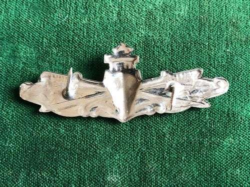 EXECUTIVE OFFICER OF THE SA NAVY SILVER AND ENAMEL BREAST BADGE,MESS DRESS-APPROVED 1989- 2 PINS