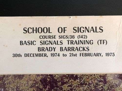 A COLOUR PHOTO CARD SCHOOL SIGNALS COURSE SIGS/36(142)BASIC SIGNALS TRAINING (TF) BRADY BARRACKS 30T