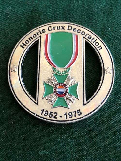 HONORIS CRUX DECORATION 1952-1975-CHALLENGE COIN