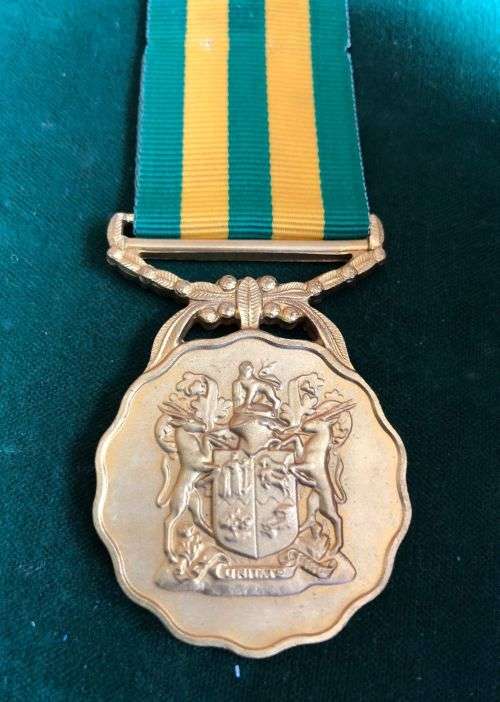 SADF FULL SIZE GOOD SERVICE MEDAL-GOLD 1975-30 YEARS-NUMBERED