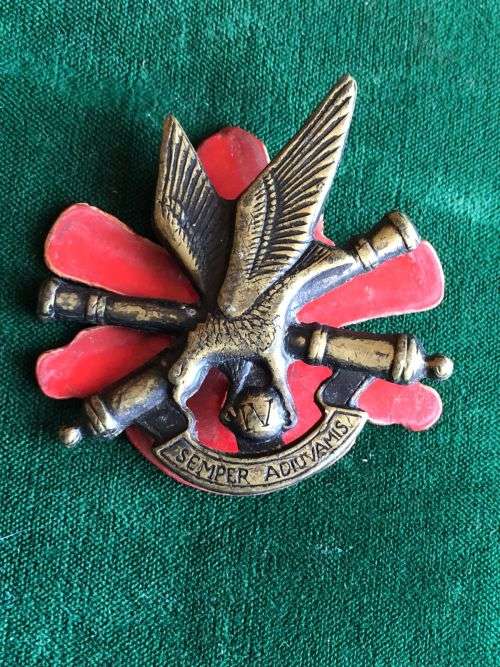 4TH ARTILLERY REGT. BERET BADGE-WORN FROM 1984- 2X SCREW LUGS