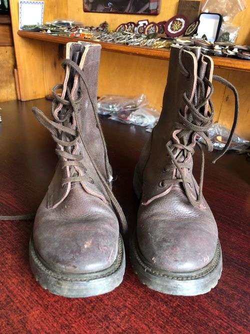 SADF PERIOD ARMY BOOTS IN GOOD CONDITION- SIZE 8