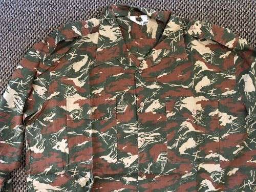 KOEVOET CAMO LONG SLEEVE SHIRT-SIZE LARGE-MEASURES 62CM ARMPIT TO ARMPIT-MAKERS LABEL-THIS SHIRT IS