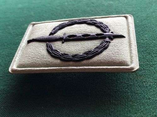 SPECIAL FORCES OPERATOR BADGE-THREE VOIDS ON THE BLADE TO REPRESENT THE DIAMONDS FOR 30 YEAR SERVICE