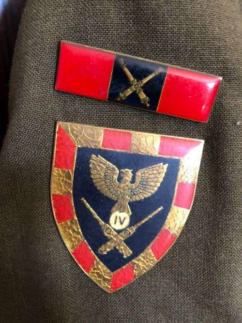 STEP OUT JACKET FOR A CAPTAIN WITH 4 FIELD REGT.-COMPLETE WITH FLASHES MEDAL ETC.-SIZE MEDIUM-MEASUR