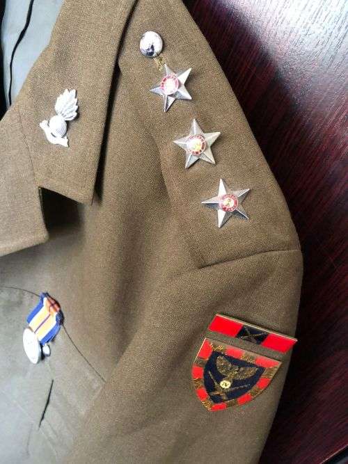 STEP OUT JACKET FOR A CAPTAIN WITH 4 FIELD REGT.-COMPLETE WITH FLASHES MEDAL ETC.-SIZE MEDIUM-MEASUR