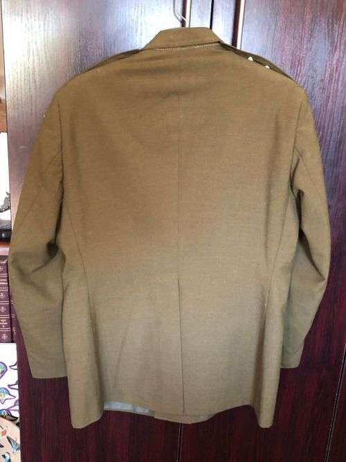 STEP OUT JACKET FOR A CAPTAIN WITH 4 FIELD REGT.-COMPLETE WITH FLASHES MEDAL ETC.-SIZE MEDIUM-MEASUR
