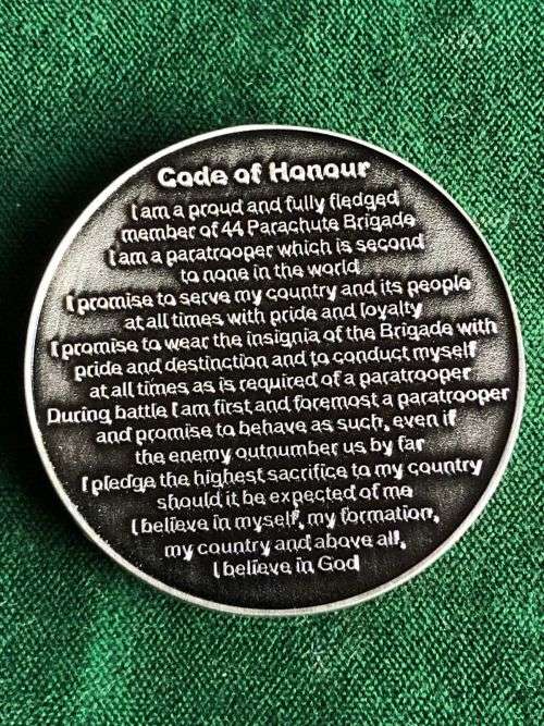 44 PARACHUTE BRIGADE CHALLENGE COIN-NUMBERED 035-COIN DIAMETER 45 MM