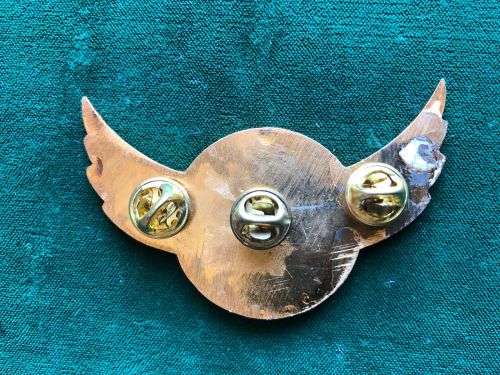 BOPHUTHATSWANA DEFENCE FORCE PARACHUTE,FREE FALLING-YELLOW AND GOLD-FULL SIZE-MEASURES 70MM- 3 PINS