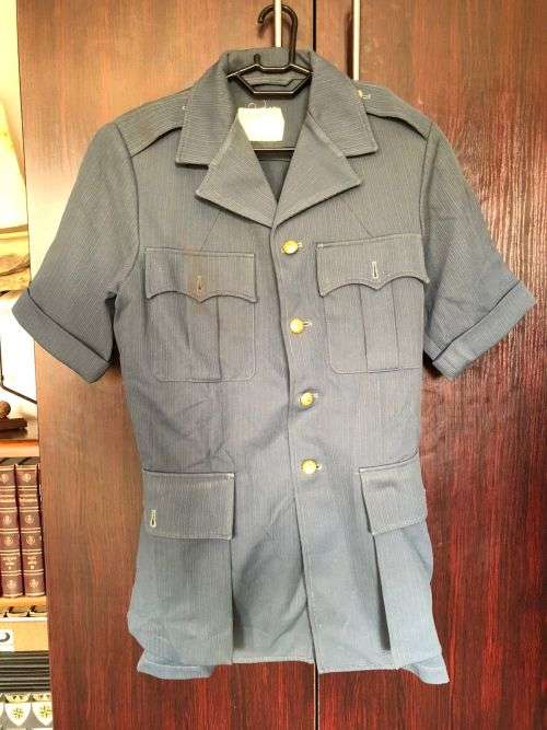 VINTAGE POLICE JACKET SIZE MEDIUM-MEASURES 50 CM ARMPIT TO ARMPIT (SAFARI SHIRT)LABELLED AND DATED 1