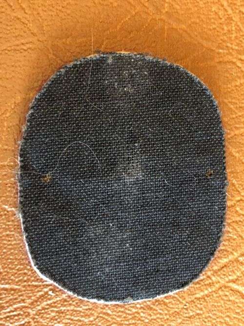 RECCE REGIMENT-5TH ISSUE 1989 BERET BADGE-GOLD LUREX WREATH-SILVER LUREX AND BLACK THREAD COMPASS RO