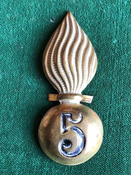 ITALIAN 5TH GRENADIERS CAP BADGE