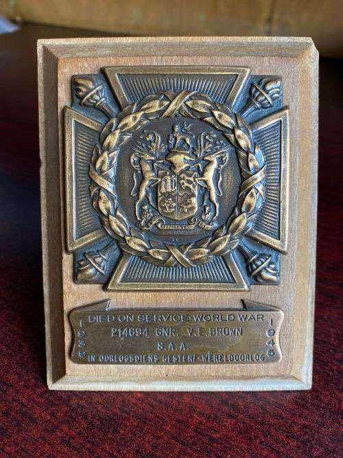 WW2 DEATH PLAQUE FOR 214694 GNR. V.E. BROWN -SA ARTILLERY