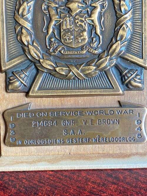 WW2 DEATH PLAQUE FOR 214694 GNR. V.E. BROWN -SA ARTILLERY