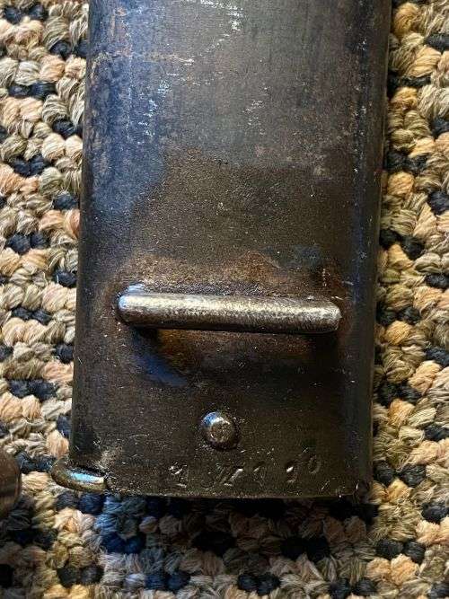 FRENCH YATAGHAN-BLADED 1866 BAYONET WITH METAL SCABBARD-OVERALL LENGTH 69,5 CM