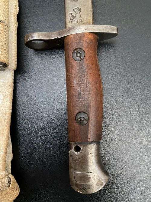 US PATTERN M1917 BAYONET MADE BY REMINGTON,RIGHT RICASSO MARKINGS OF THE US M 1917 BAYONET,SHOWING T
