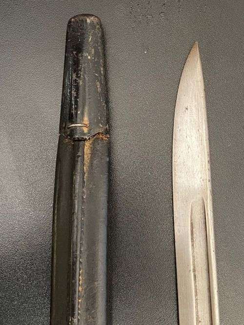 US PATTERN M1917 BAYONET MADE BY REMINGTON,RIGHT RICASSO MARKINGS OF THE US M 1917 BAYONET,SHOWING T