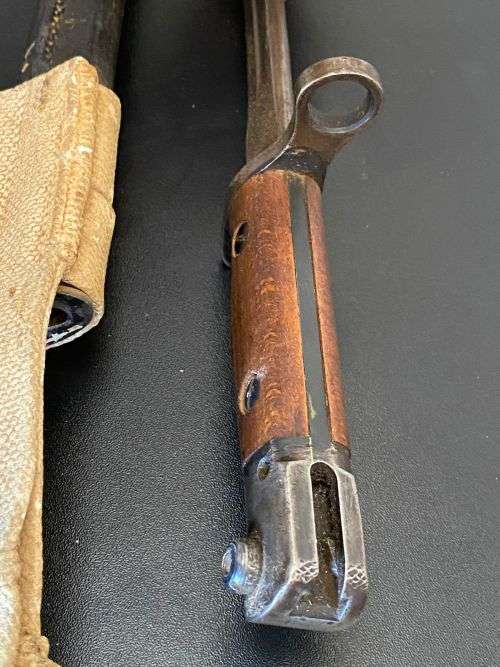 US PATTERN M1917 BAYONET MADE BY REMINGTON,RIGHT RICASSO MARKINGS OF THE US M 1917 BAYONET,SHOWING T