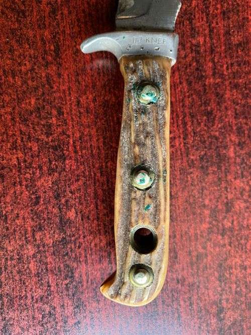 PUMA WHITE HUNTER KNIFE-STAGHORN SHARPENED SECTION ON TOP EDGE AND 1 INCH SERRATED SECTION ON BOTTOM