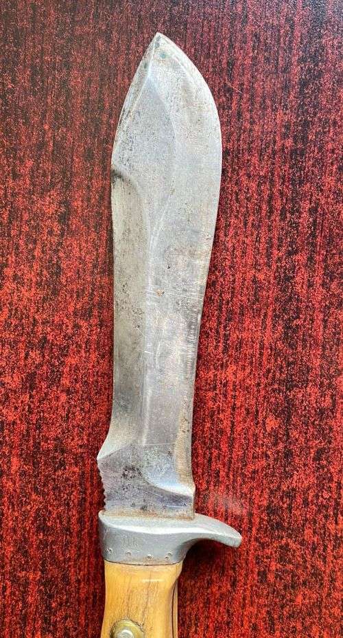 PUMA WHITE HUNTER KNIFE-STAGHORN SHARPENED SECTION ON TOP EDGE AND 1 INCH SERRATED SECTION ON BOTTOM