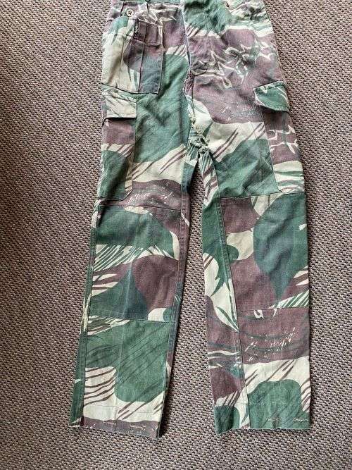 RHODESIAN CAMO PANTS-SIZE 30-PIPE LENGTH OF 64 CM-NEED SOME REPAIRS IN THE FRONT BUT CAN BE DONE