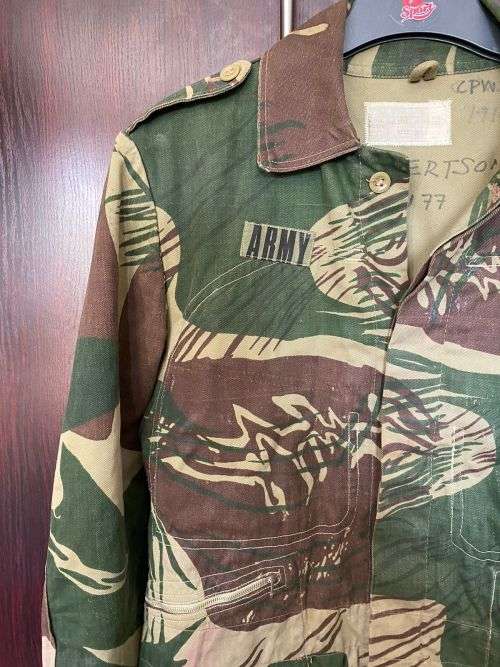 RHODESIAN CAMO OFFICERS MODIFIED JACKET-SIZE MEDIUM TO LARGE-MEASURES 56 CM ARMPIT TO ARMPIT-NAMED A