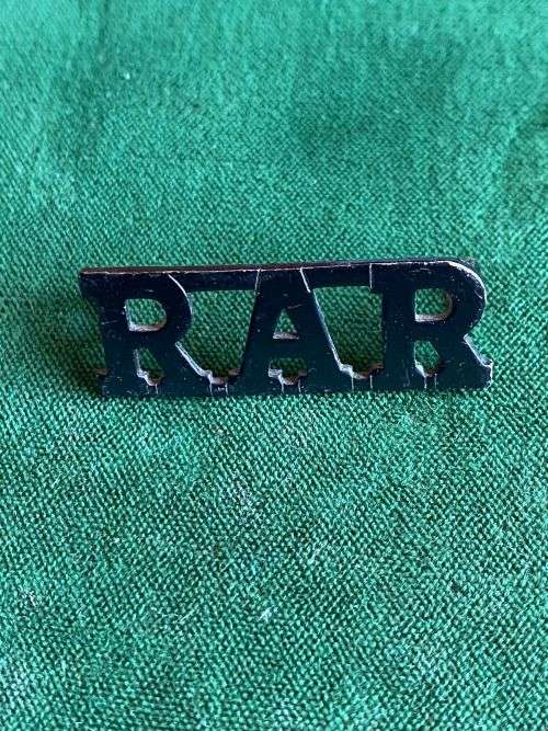 RHODESIAN AFRICAN RIFLES TITLE-WORN 1930`S-1980-LUGS INTACT