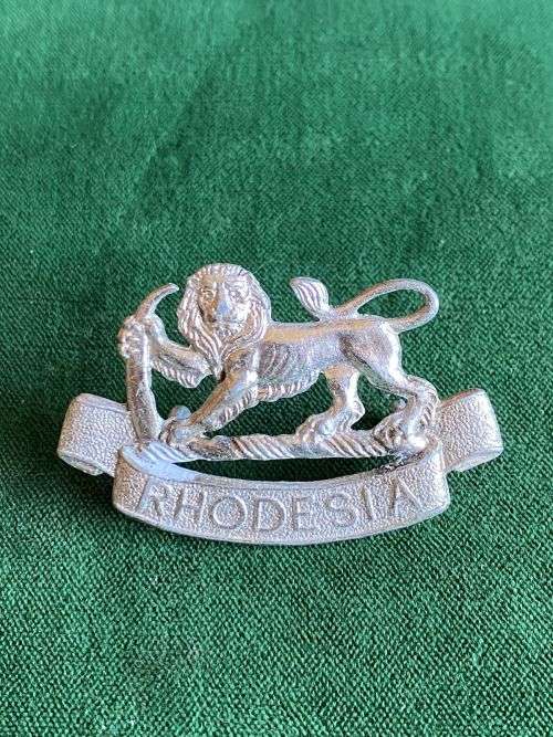RHODESIA GENERAL SERVICE CORPS CAP BADGE-1970-80-ANODISED- 2 LUGS