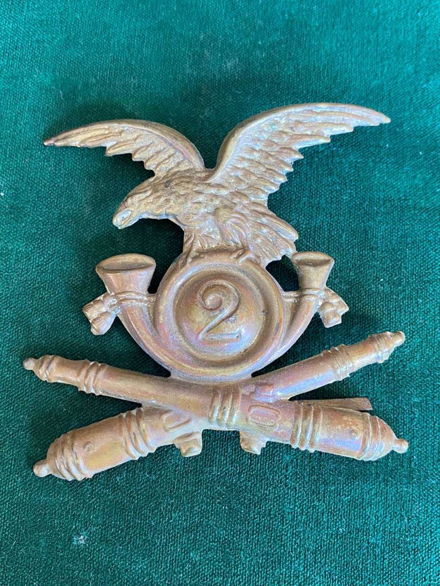 ITALIAN WW2 CAP BADGE FOR MOUNTAIN ARTILLERY- 2 LUGS
