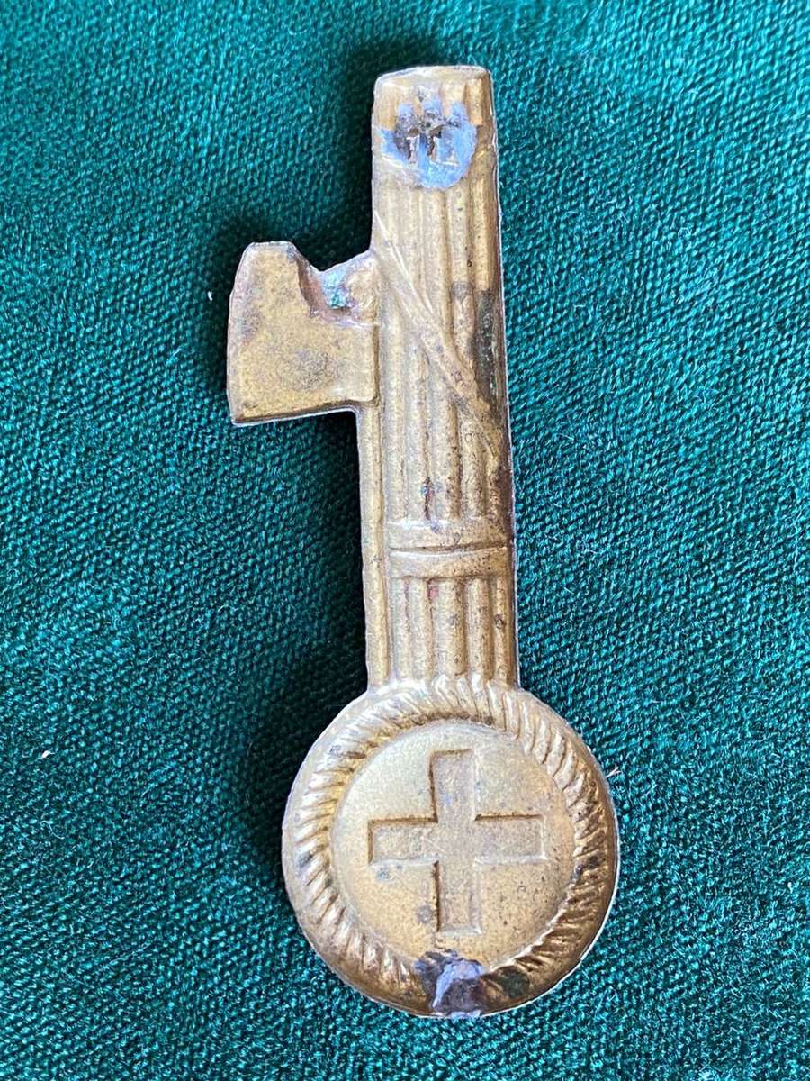 ITALIAN COLONIAL MILITIA CAP BADGE-MEASURES 60 MM- NO LUGS