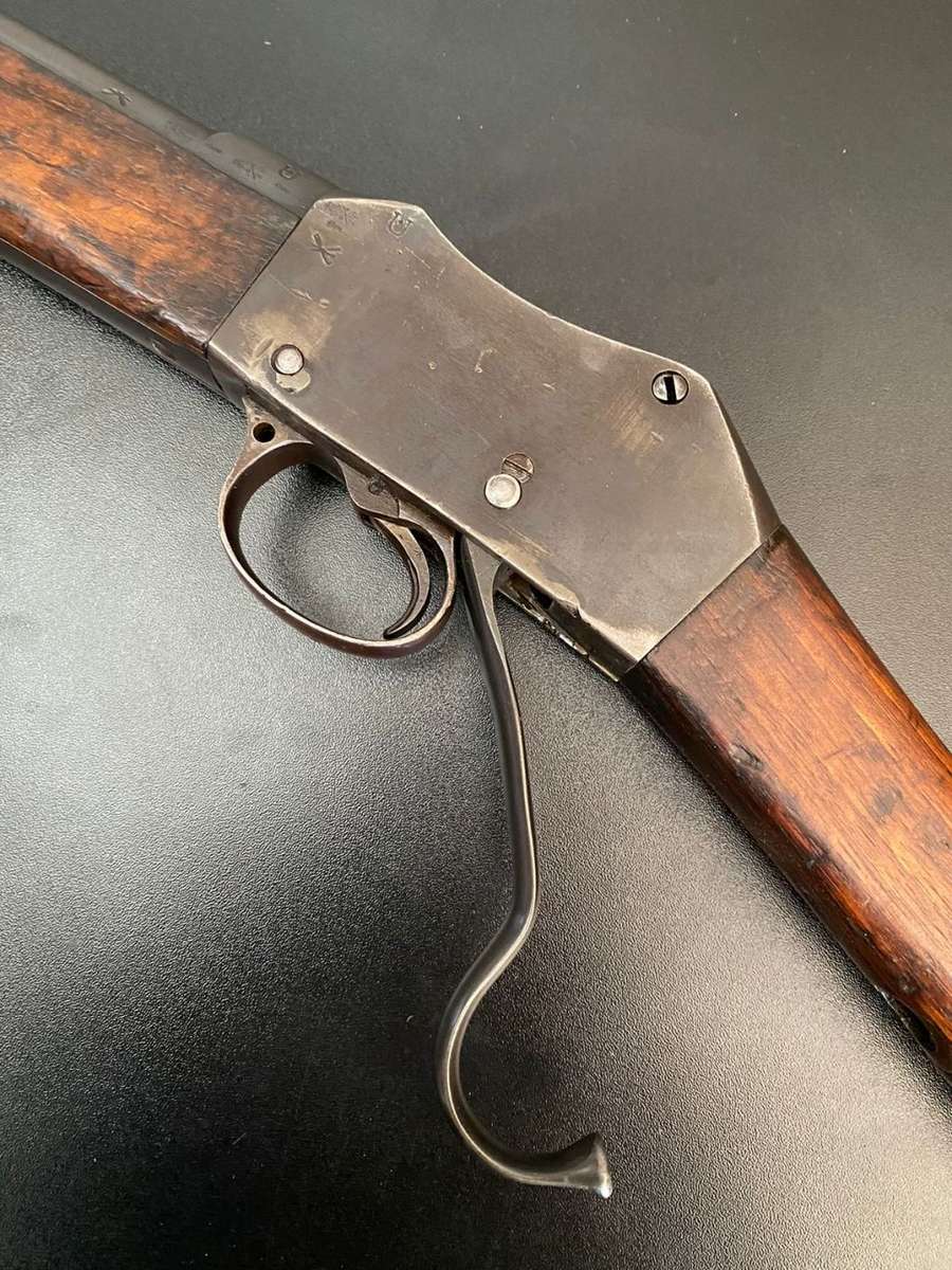 BOER WAR PERIOD(DATED 1883)450/577 CALIBRE,BOLT ACTION MARTINI HENRY CARBINE IN GOOD CONDITION-DEACT