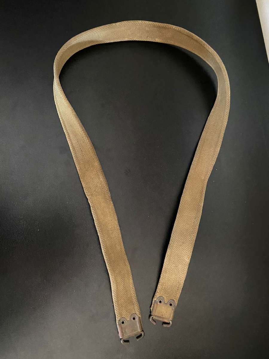 ORIGINAL BRITISH LEE-ENFIELD ,CANVAS .303 RIFLE SLING WITH BRASS ENDS