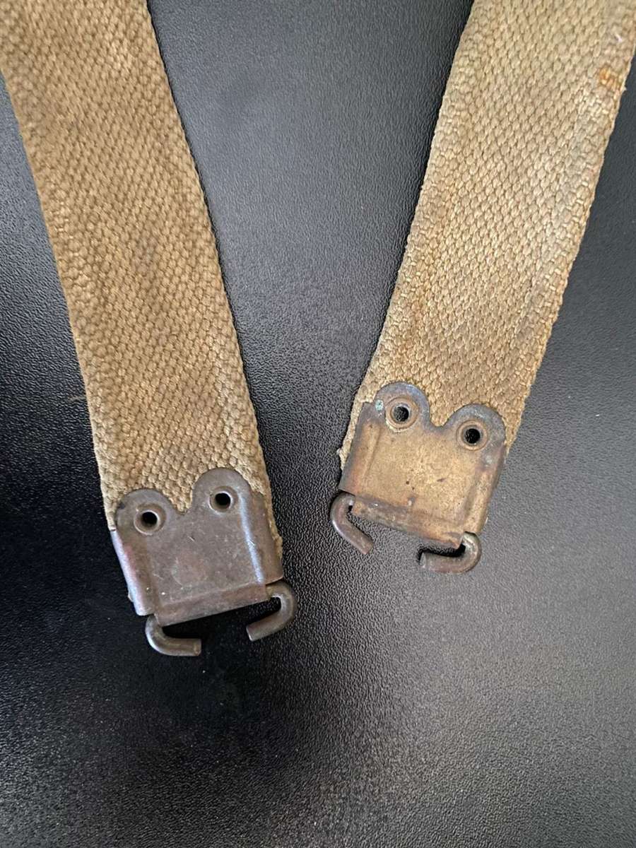 ORIGINAL BRITISH LEE-ENFIELD ,CANVAS .303 RIFLE SLING WITH BRASS ENDS